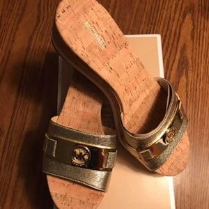 MK METALLIC GOLD SANDAL WEDGES SIZE 9 NWT